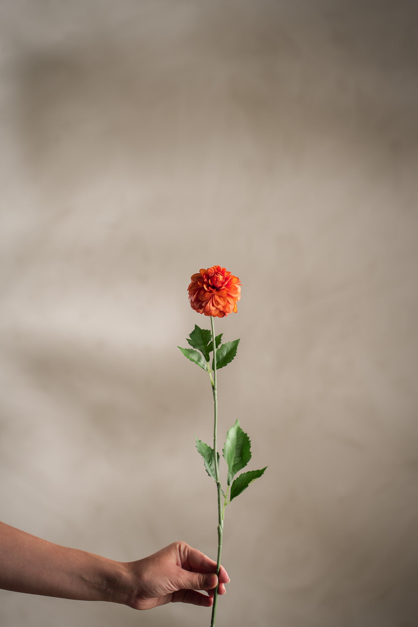 Konstgjord orange Dahlia 60cm